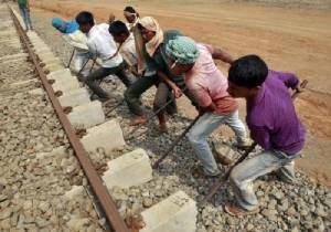 อินเดียเดินหน้าสร้าง “รถไฟความเร็วสูง” รวดเดียว 3 เส้นทาง จ้างบริษัทจีน-ฝรั่งเศส-สเปนศึกษาผลกระทบ