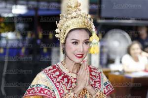 ชมคลิปเบื้องหลังระหว่างซ้อมของ "หมีเซียะ" ก่อนโชว์ลีลาร่ายรำไทย