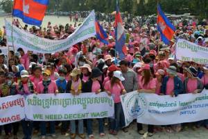 สหภาพแรงงานเขมรร้องปรับค่าแรงขั้นต่ำเป็น $168 ต่อเดือน