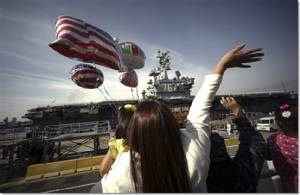 ญี่ปุ่นต้อนรับ USS Ronald Reagan ขับเคลื่อนนิวเคลียร์ ขึ้นฝั่งประจำการในโตเกียว