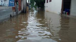 พายุฝนกระหน่ำเมืองสระแก้วอีกระลอก ทำน้ำท่วมหลายจุด (ชมคลิป)