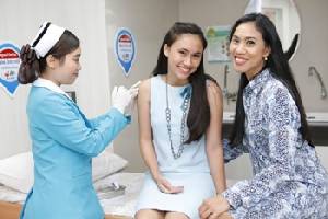 สองแม่ลูก น้อยหน่า-หนูนวล พากันฉีดวัคซีนป้องกันโรคไข้หวัดใหญ่