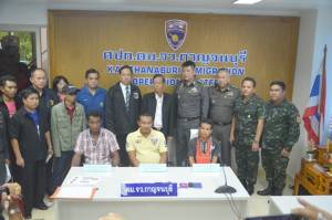 ตม.กาญจน์รวบแก๊งมาเฟียชาวพม่าได้อีก 2 พร้อมแรงงานเถือนกว่า 10 คน