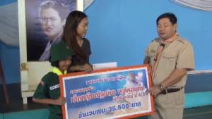 เพื่อน นร.-ครูรุดช่วยเหลือ ด.ญ.บ้านไฟไหม้