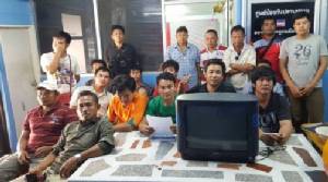 ตร.ชุดปราบอบายมุขปิดล้อมจับนักพนันมวยตู้ได้ 15 คน