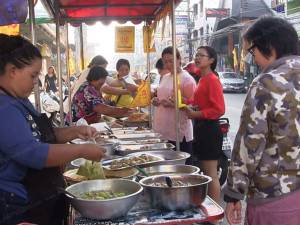 เริ่มแล้ว! กินเจใน 2 เมืองใหญ่สงขลา ปชช.เลือกซื้ออาหารเพิ่มขึ้นแม่ค้ายันราคาเท่าเดิม (ชมคลิป)