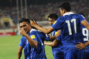 “ก้อง” ฟอร์มเด่น!! ช้างศึกอัดเวียดนาม 3-0 นำโด่ง