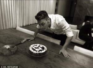 “โอซิล” ฉลองวันเกิด 27 ปี ขอบคุณแฟน ๆ โลกโซเชียล