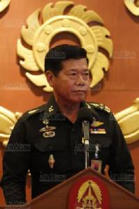 “ธีรชัย” ปัดตอบมีทหารพัวพันแอบอ้างสถาบัน