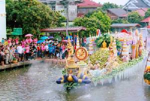ชวนเที่ยวงาน “ประเพณีรับบัว” หนึ่งเดียวในโลก ร่วมสืบสานวัฒนธรรมดีงาม