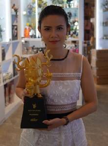 แพรพรรณ ธรรมวัฒนะ พิชิตรางวัลจาก ‘ดีไซเนอร์ ทอย อวอร์ดส์ 2015’