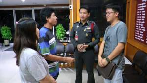 พลเมืองดี สองสามีภรรยา คนงานก่อสร้างเก็บกระเป๋าสตางค์มีเงินหมื่นบาทคืนเจ้าของ