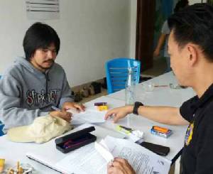 นักศึกษา ม.ดังย่านหัวหมาก มอบตัวกองปราบสู้คดียิงอริที่สตูล