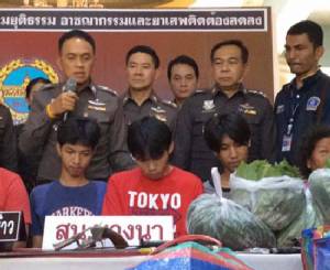 ตำรวจบางนาจับสองแก๊งอาชีวะยกพวกตีกันบนรถเมล์