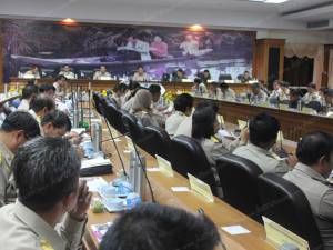 พ่อเมืองนราฯ จัดประชุมใหญ่ติดตามการทำงานของแต่ละหน่วยงานในพื้นที่