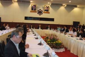 “สมคิด” ลงพื้นที่รับฟังปัญหาการพัฒนานิคมฯ มาบตาพุด