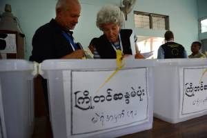ผู้สังเกตการณ์ท้องถิ่น-ต่างชาตินับหมื่นร่วมลงตรวจสอบเลือกตั้งพม่า