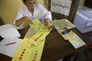 กกต.พม่าแจ้งประชาชนระวังสับสนสีโลโก้พรรคบนบัตรลงคะแนน