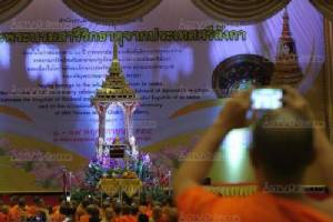9 วันยอดผู้มาสักการะพระธาตุศรีลังกากว่าแสนคน