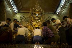 ฮือฮา! ผลสำรวจเผย “คนพม่า” ใจบุญสุนทานที่สุดในโลก “จีน-บุรุนดี” รั้งอันดับบ๊วย