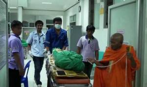 โหด! อดีตผู้ใหญ่บ้านที่ชุมพรดื่มเหล้ากับเพื่อนถูกฟันคอเกือบขาด