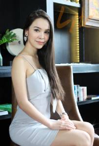 Exclusive! "ไฮโซโอบอุ้ม" สาวชั้นสูงผู้กุมหัวใจ "รองอั๋น"