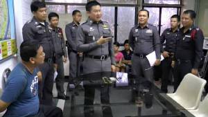สกัดจับทันควัน โจรกระชากสร้อยทองเจ้าของร้านชำย่านบางกรวย