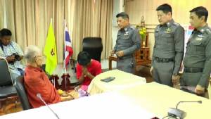 ตร.บางกรวย จับ เณร-เด็กวัด ติดเกม ลักผ้าไตรไปขาย