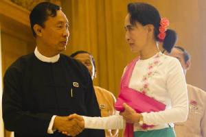 “ซูจี” พบ “ฉ่วยมาน” หารือปรองดองหวังช่วยส่งต่ออำนาจราบรื่น