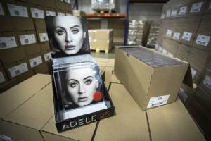 Adele shuns streaming for giant album