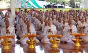 ครม.อนุมัติข้าราชการ - รัฐวิสาหกิจอุปสมบทหมู่เฉลิมพระเกียรติ ได้ไม่นับวันลา