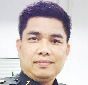 ศาลทหารออกหมายจับ “คนสนิทบิ๊กโด่ง” พร้อม 2 อดีตนายตำรวจกองปราบปราม ผิด ม.112