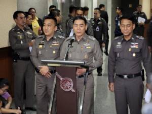 “จักรทิพย์” สั่ง ผบช.ส.ช่วย ศปก.ตร.ประสานงาน ตปท. ไม่เอี่ยว ม.112 ปัดข่าวเด้งผู้การกองปราบฯ (มีคลิป)