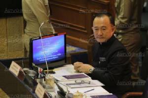 “หม่อมปนัดดา” รับผ้าไตรพระราชทานมอบแด่สามเณรโครงการบวชเพื่อพ่อฯ