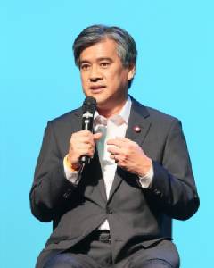 วี ฟู้ดส์ บุกผลไม้พรีเมียม เปิดตัว “คราวน์เมลอน” จากเมืองฟุกุโระอิ ญี่ปุ่น