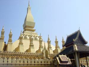 พระธาตุหลวงเวียงจันทน์อร่ามแน่ เมื่อทองแท้ๆ 10 กิโลฯ ขึ้นประดับบนยอดจอม