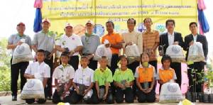 ปลูกป่าบกถวายพ่อของแผ่นดินในโครงการรักษ์ลำน้ำมูลปี 7