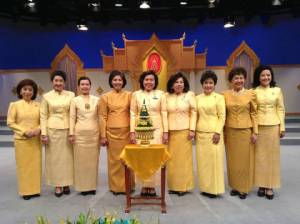 สภาสตรีแห่งชาติร่วมใจสวมผ้าไหมสีเหลืองอร่าม ร่วมพิธี 5 ธันวามหาราช