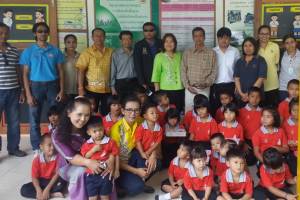 สื่อมวลชนพังงาจัดเลี้ยงอาหารกลางวัน-มอบอุปกรณ์การเรียนการสอนให้นักเรียน เนื่องในโอกาส 5 ธันวามหาราช