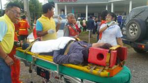 6 ล้อพุ่งชนรถบัสนำคณะครู –นร.ตราดทัศนศึกษาสวนสัตว์เขาเขียวตกถนน เจ็บ 30