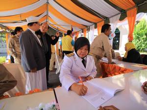 ประชาชนผู้นับถือศาสนาอิสลามในยะลา ร่วมลงนามถวายพระพรเนื่องในวันพ่อแห่งชาติ
