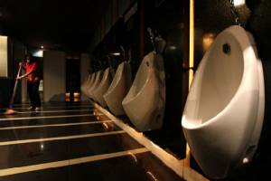 ไอเดียดี นักวิจัยคลอด “ถุงเท้าสร้างกระแสไฟฟ้าจากปัสสาวะ”