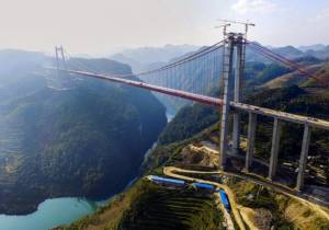 จีนนับถอยหลังเปิด “สะพานแขวน” สูงอันดับสองของโลกในกุ้ยโจว