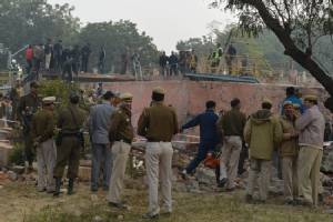 10 dead as chartered plane crashes in India