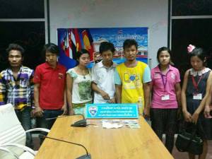 บุกจับวงไพ่ป๊อกเด้งรวบ 7 ชาวเมียนมาพร้อมของกลางไพ่ 2 สำรับเงินสด 190 บาท