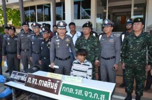 ตร.กาฬสินธุ์รวบโจ๋วัย 20 ฟันคอเพื่อนบ้านดับ จ่อออกหมายจับ 1 ใน 3 ผู้ต้องสงสัยฆ่า นร.หญิง ม.6