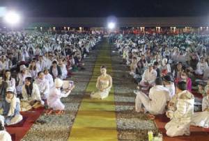 วิจารณ์หึ่ง! “แพนเค้ก” ระหว่างร่วมกิจกรรมสวดมนต์ข้ามปี