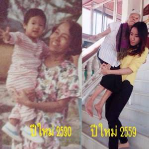ชวนประทับใจภาพสาววัยรุ่นอุ้มคุณย่าวัย 95 ทำบุญ เจ้าตัวบอกผลัดกัน
