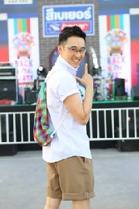 วรวัฒน์ ชัยยศบูรณะ แห่งสีเบเยอร์ ถอดสูทมาสวมชุดนักเรียนปาร์ตี้รับปีลิง