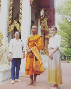 “ขวัญ” งามสง่าในทุกอริยาบท ไม่เว้นแม้งานบุญ